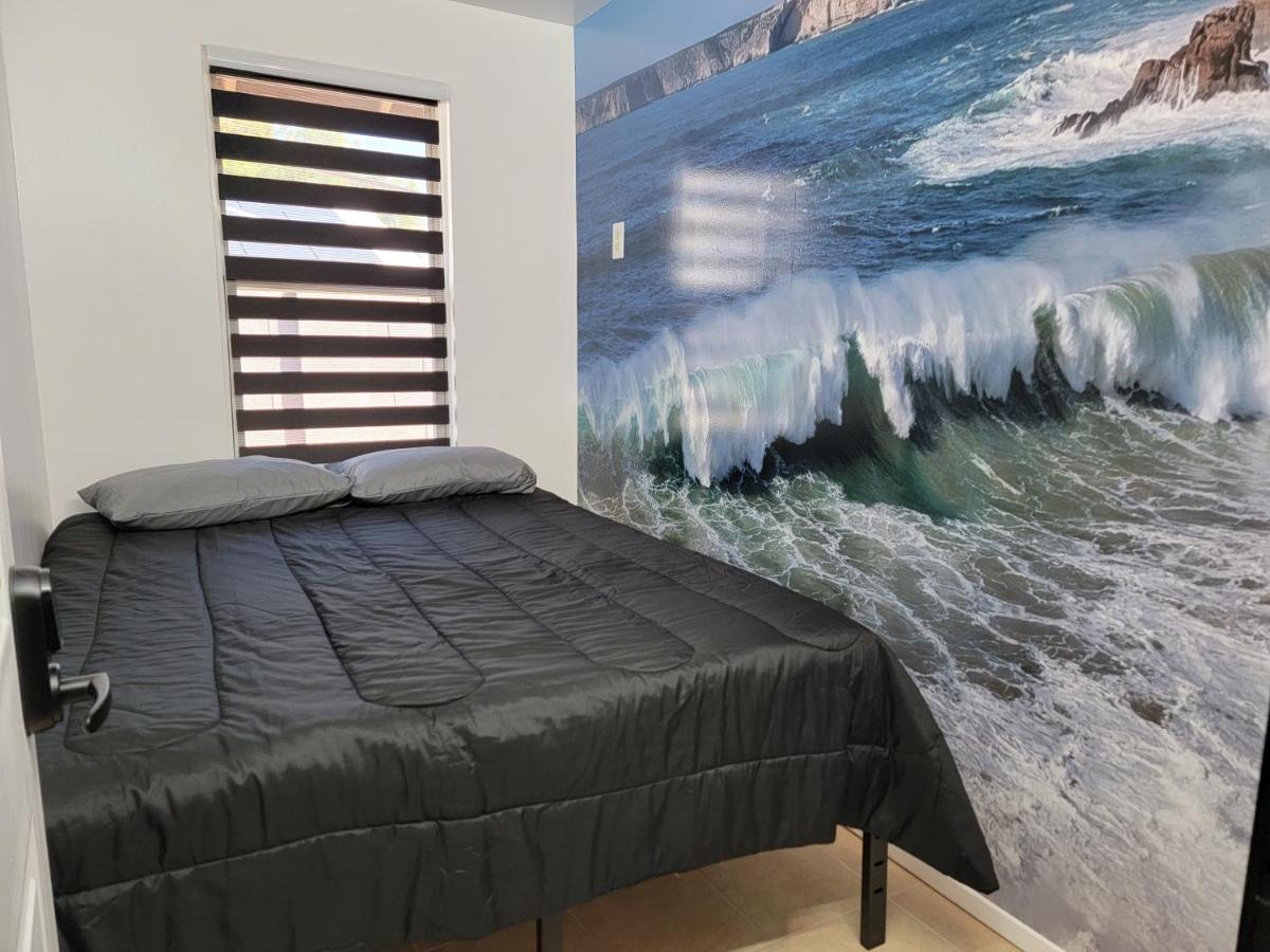 Orangewood & 51Ave Homestay - Not A Hotel Ґлендейл Екстер'єр фото