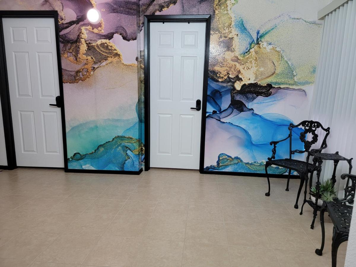 Orangewood & 51Ave Homestay - Not A Hotel Ґлендейл Екстер'єр фото
